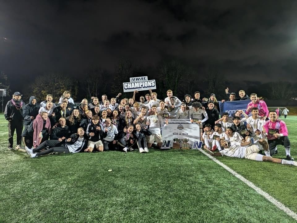 A group photo of the mens' and womens' champions!